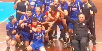 I ragazzi del VOLLEY CLT festeggiano per la promozione in serie B