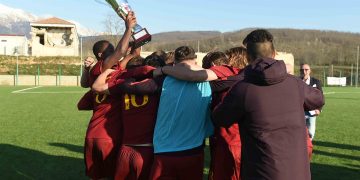 L'esultanza dei giovani giallorossi, vittoriosi nella finalissima con il Cagliari