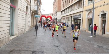 La partenza della 42^ì edizione della Maratona delle Acque ( foto Nunzio Foti )