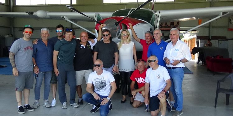 Foto di gruppo dei partecipanti al campionato italiano con l'assessore Elena Proietti