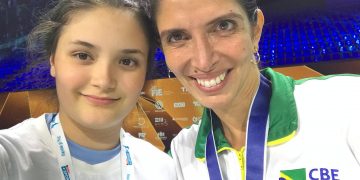 Silvia Liberati fotografata con Nathalie Moellahausen, campionessa del mondo di spada