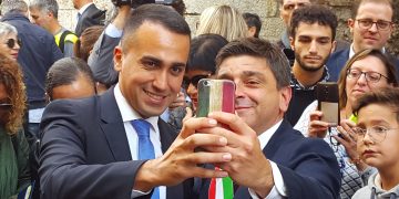 IL SELFIE DEL SINDACO DI NARNI DE REBOTTI CON IL MINSITRO DEGLI ESTERI DI MAIO