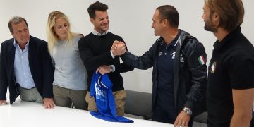 La consegna della maglia azzurra a Lorenzo Felici nella sede del Coni di Terni