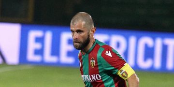 Nella foto di A.Mirimao  Carlo Mammarella, che dovrebbe tornare in campo al San Nicola