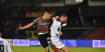 Fabrizio Paghera, nella foto di Alberto Mirimao, difficilmente sarà della partita a Castellammare contro la Cavese