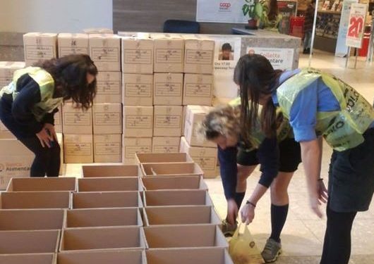 Volontari  per la colletta nazionale alimentare alla Ipercoop di TERNI