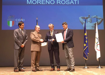 La premiazione del vicepresidente della FIB, Moreno Rosati