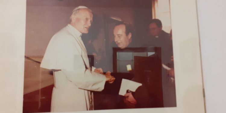 Padre Luigi Montanari con Papa Wojtyla