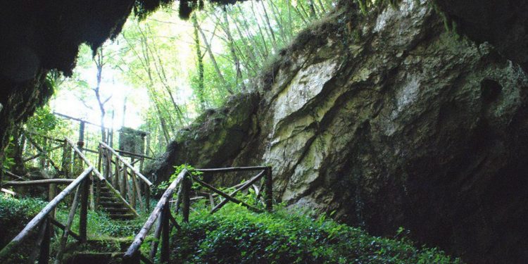L'ingresso di "Grotta Bella" ad Avigliano Umbro.