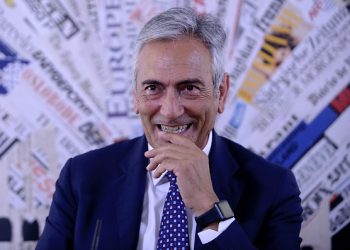 ROME, ITALY - JUNE 15:  Gabriele Gravina, the President of the Italian Professional Football League signing a Memorandum of Understanding for the Integrity in football in the headquarters of the Foreign Press,on June 15, 2016 in Rome, Italy. (Photo by Simona Granati/Corbis via Getty Images)