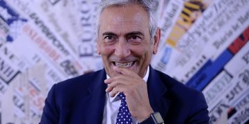 ROME, ITALY - JUNE 15:  Gabriele Gravina, the President of the Italian Professional Football League signing a Memorandum of Understanding for the Integrity in football in the headquarters of the Foreign Press,on June 15, 2016 in Rome, Italy. (Photo by Simona Granati/Corbis via Getty Images)