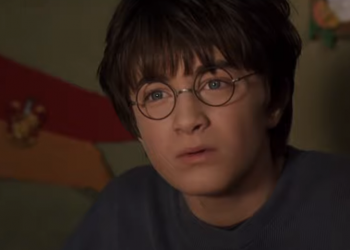 Un giovanissimo Daniel Radcliffe nei panni di Harry Potter