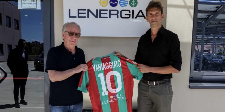 Tagliavento e Di Matteo  con la maglia rossoverde sponsorizzata da “ Lenergia “