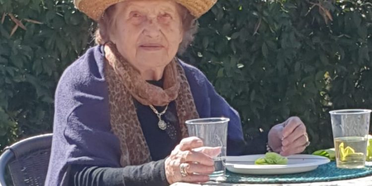 La signora Azelia Magi e i suoi 100 anni. Auguri,!