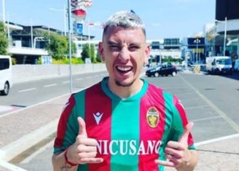 Falletti al suo arrivo a Fiumicino ( foto da Instagram Ternana Calcio official )