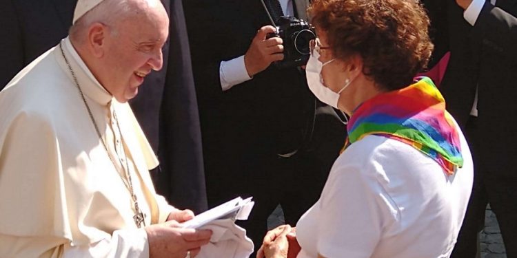 Il Papa con Mara Grassi. FOTO  "AVVENIRE"