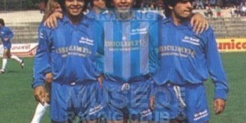 Diego Maradona al Liberati tra i fratelli Hugo e Raul