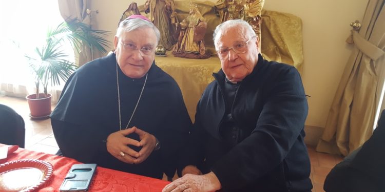 IL vescovo di Terni Giuseppe Piemontese e don Calo al pranzo di Natale dello scorso anno in episcopio