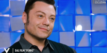 Tiziano Ferro nello studio di Verissimo. Ma stava a Los Angeles