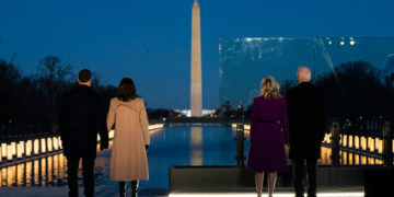 Joe Biden e Kamala Harris al Lincoln Memorial
