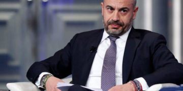 Il senatore Gianluigi Paragone