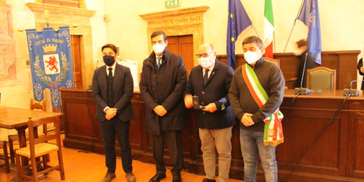 Il presidente del Consiglio Comunale, Giovanni Rubini, il Prefetto Sensi, Stefano Gentili, il sindaco De Rebotti.