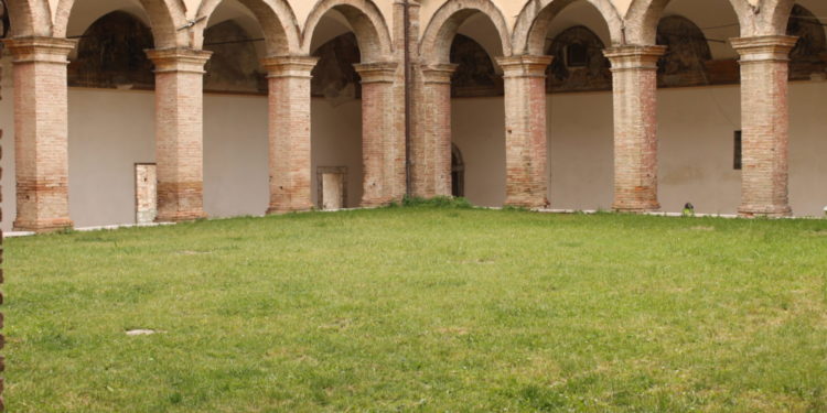 Il chiostro di Sant'Agostino, la location per lo spettacolo teatrale Sognar
