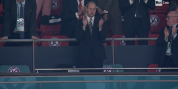 IL PRINCIPE WILLIAM APPLAUDE LA VITTORIA DELL'INGHILTERRA CONTRO LA DANIMARCA