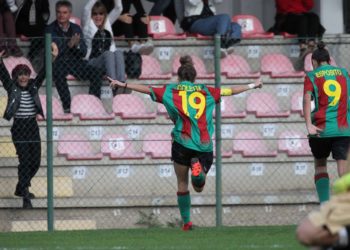 Cristina Coletta festeggia dopo il suo gol ( foto di Alberto Mirimao )