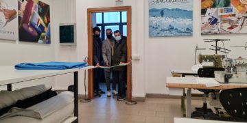 IL TAGLIO DEL NASTRO NEL LABORATORIO DELL'IPSIA, A TERNI