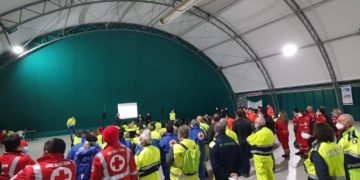 Il campo base installato sotto la galleria