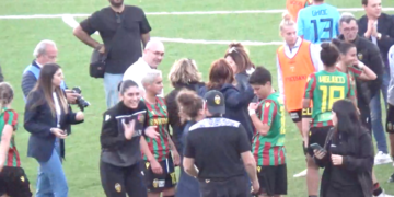 Il presidente Bandecchi si congratula con le ragazze rossoverdi a fine partita