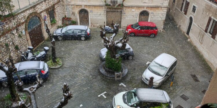 La neve a Piazza Trento