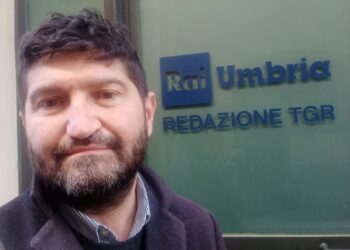 Michele Rossi davanti alla sede di Terni della TGR