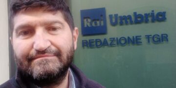 Michele Rossi davanti alla sede di Terni della TGR