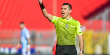 Foto Claudio Grassi/LaPresse 
12 febbraio 2022 - Monza, Italia 
sport, calcio 
Monza vs SPAL - Campionato di calcio Serie BKT 2021/2022 - U-Power Stadium. 
Nella foto: l’arbitro Gianpiero Miele di Nola

Photo Claudio Grassi/LaPresse 
February 12, 2022 - Monza, Italy 
sport, soccer  
AC Monza vs SPAL - Italian Football Championship League BKT 2021/2022 - U-Power Stadium. 
In the pic: referee Gianpiero Miele from Nola