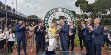 IL FANTINO DARIO DI TOCCO PREMIATO DAL MINISTRO FRANCESCO LOLLOBRIGIDA