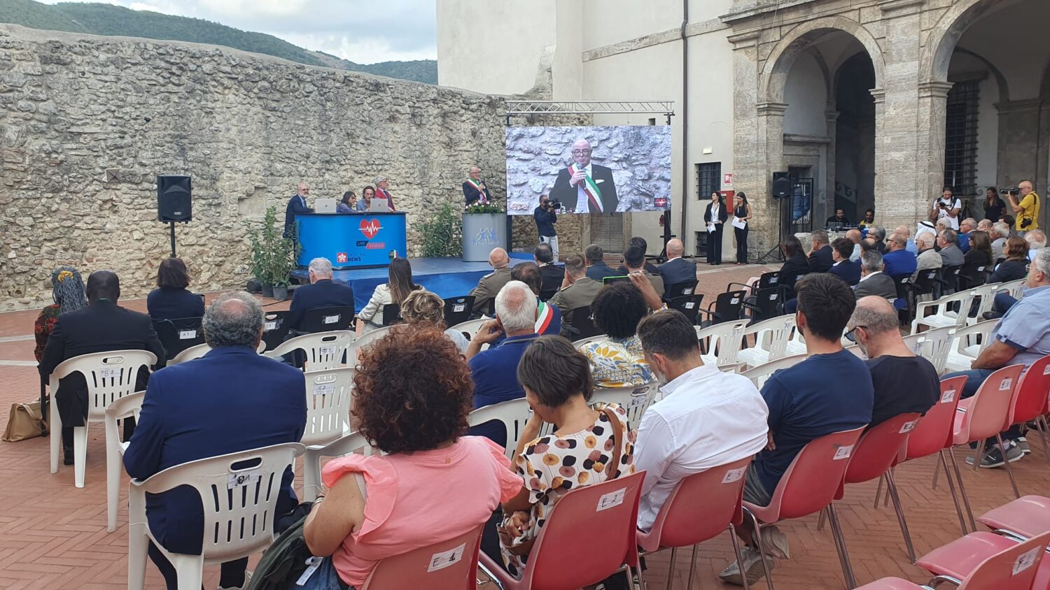 Il defibrillatore col drone salva la vita a un uomo colpito da infarto ...