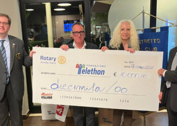 L'assegno del Rotary Club Amelia-Narni per Telethon