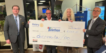 L'assegno del Rotary Club Amelia-Narni per Telethon