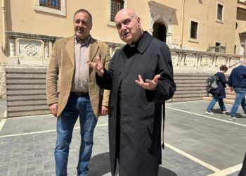 Il sindaco di Cascia Massimo de Carolis con il cardinale Angelo Comastri