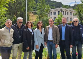 La delegazione in visita ai lavori di spostamento. Al centro il sindaco Lorenzo Lucarelli
