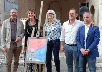 da sinistra: il copresidente Proietti, l'assessore Quondam, la vedova di Moreno Gubbiotti, il sindaco Lorenzo Lucarelli e il copredidente Paolo Garofoli