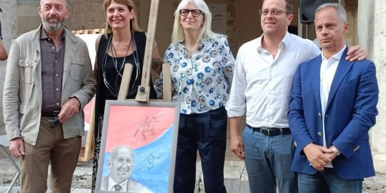 da sinistra: il copresidente Proietti, l'assessore Quondam, la vedova di Moreno Gubbiotti, il sindaco Lorenzo Lucarelli e il copredidente Paolo Garofoli