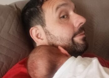 ALESSANDRO GENTILETTI CON IN BRACCIO LA FIGLIA CATERINA