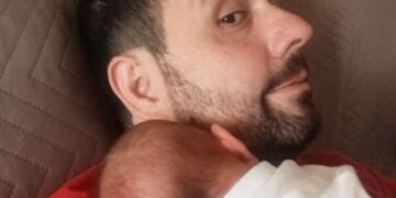 ALESSANDRO GENTILETTI CON IN BRACCIO LA FIGLIA CATERINA