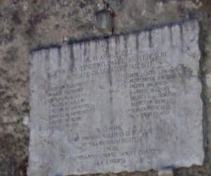 LAPIDE  A CALVI PER PARTIGIANI UCCISI DA NAZISTI. FOTO PIETRE DELLA MEMORIA
