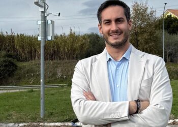 L'assessore Tramini con alle spalle le nuove apparecchiature di controllo