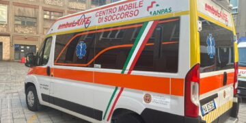 L'ambulanza donata dalla Fondazione CARIT ad AMBULAIFE