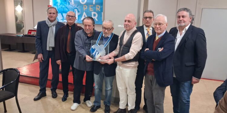 Adiberto Favilli al centro della foto